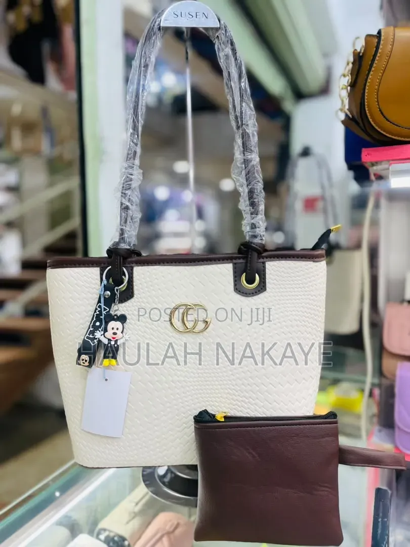 Ladies Fashion Hand Bag -Stylish , Spacious and Durable.