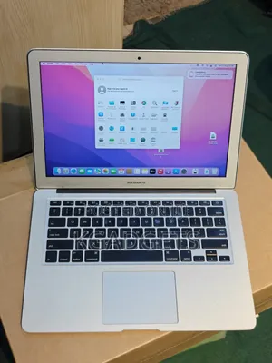New Laptop Apple MacBook Pro 2017 8GB Intel Core i5 SSD 256GB