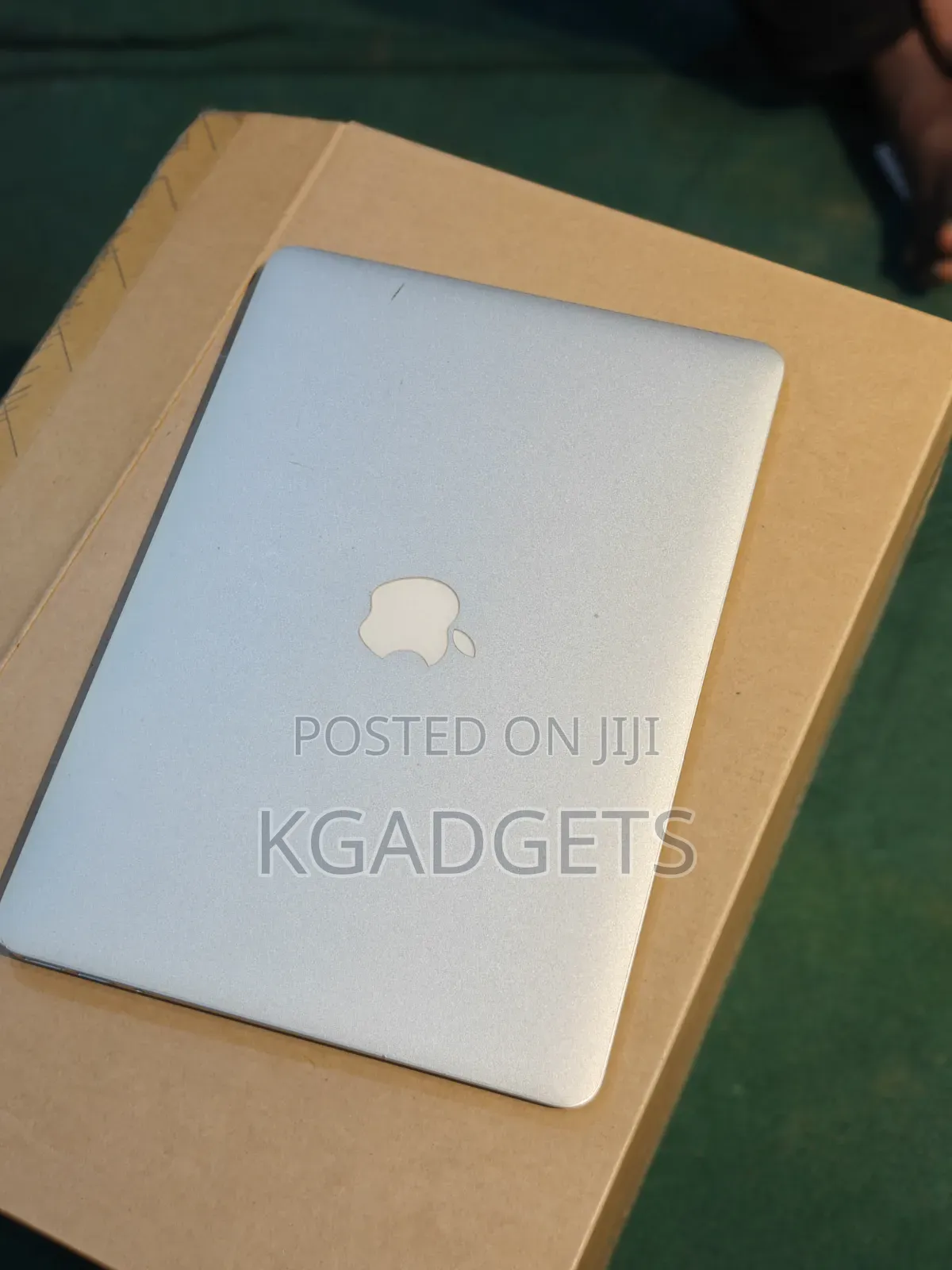New Laptop Apple MacBook Pro 2017 8GB Intel Core i5 SSD 256GB