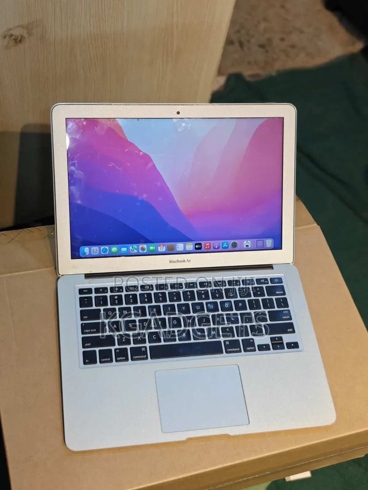 New Laptop Apple MacBook Pro 2017 8GB Intel Core i5 SSD 256GB