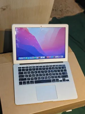 New Laptop Apple MacBook Pro 2017 8GB Intel Core i5 SSD 256GB