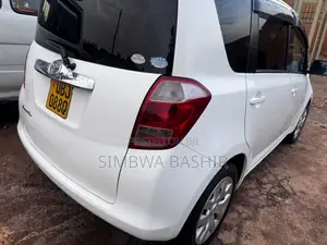 Toyota Ractis 2009 White