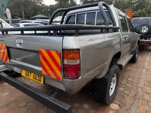 Toyota Hilux 2000 Gray