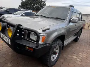 Toyota Hilux 2000 Gray