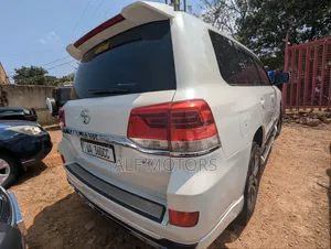 Toyota Land Cruiser Prado 2012 White