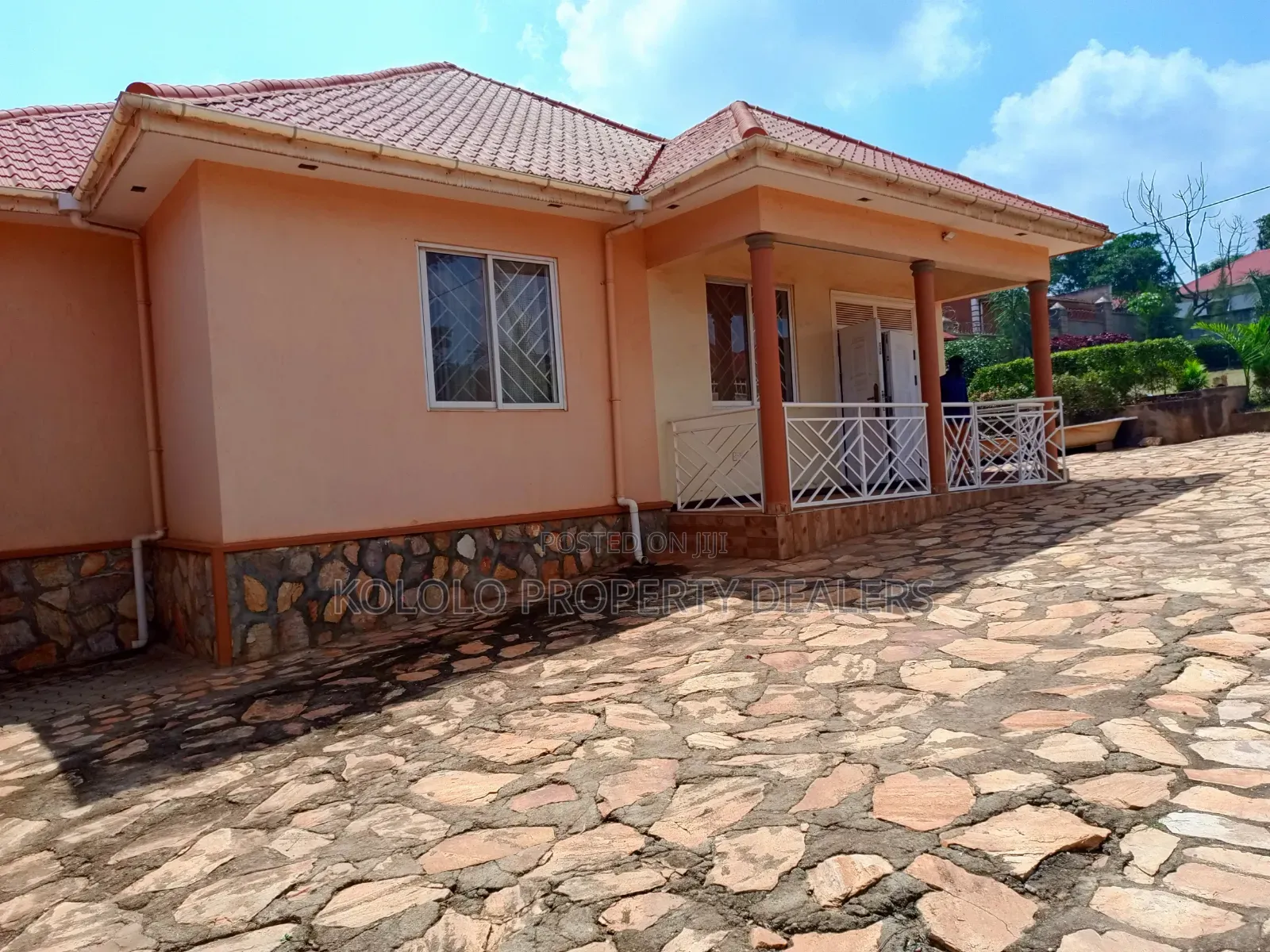 Furnished 3bdrm Bungalow in Natabulilirwa, Central Division for rent