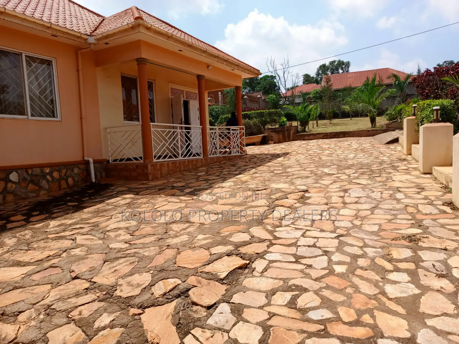 Furnished 3bdrm Bungalow in Natabulilirwa, Central Division for rent