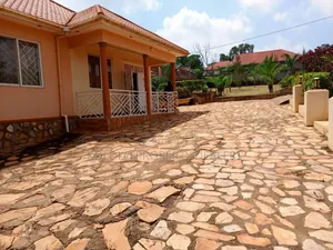 Furnished 3bdrm Bungalow in Natabulilirwa, Central Division for rent