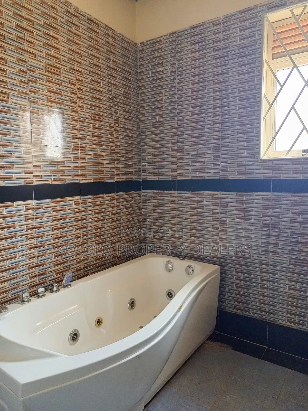 Furnished 3bdrm Bungalow in Natabulilirwa, Central Division for rent