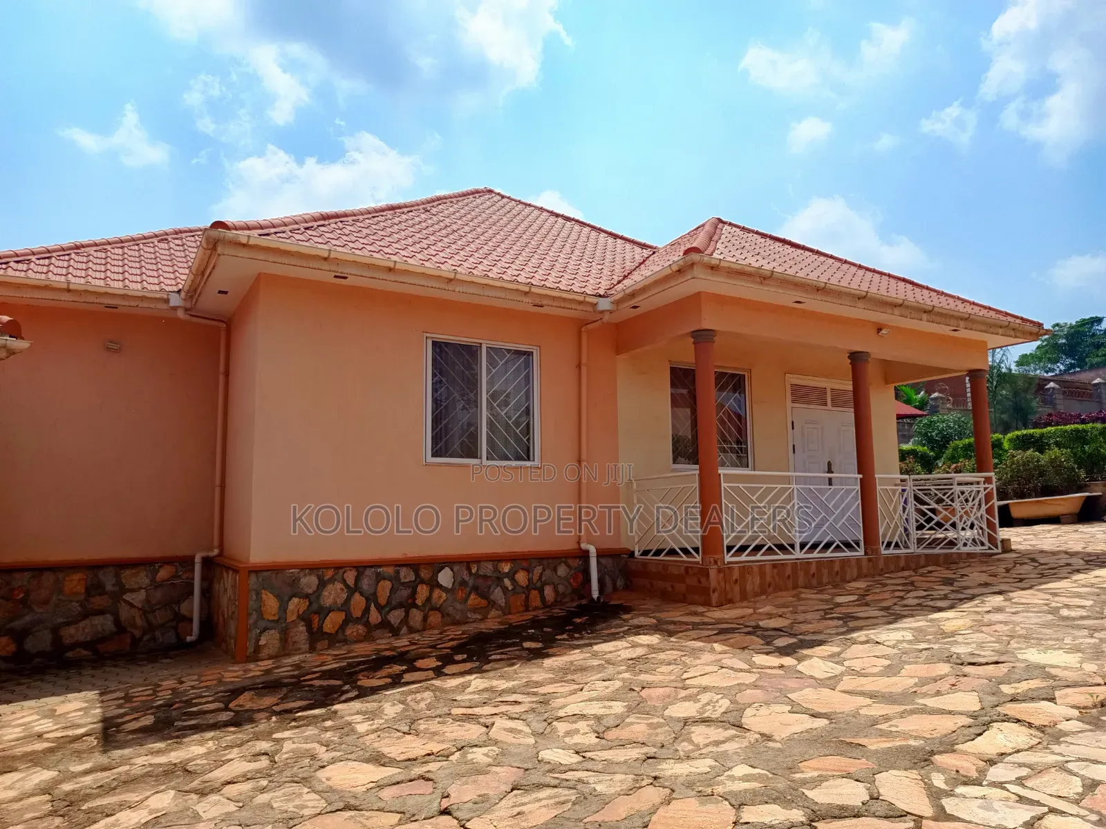 Furnished 3bdrm Bungalow in Natabulilirwa, Central Division for rent