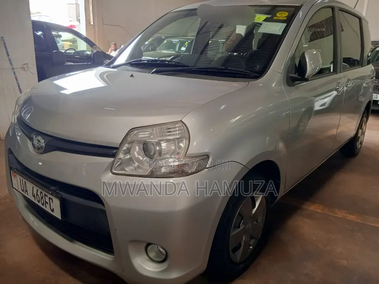 Toyota Sienta 2012 Silver