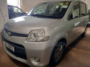 Toyota Sienta 2012 Silver