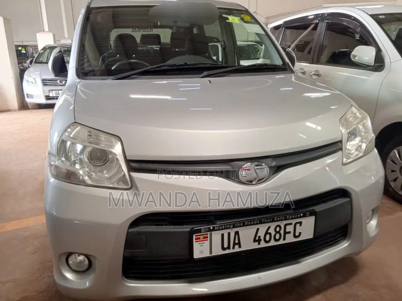 Toyota Sienta 2012 Silver