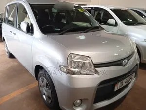 Toyota Sienta 2012 Silver