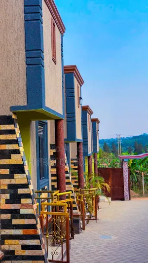 5bdrm Apartment in Serinya~Wakiso Along for sale