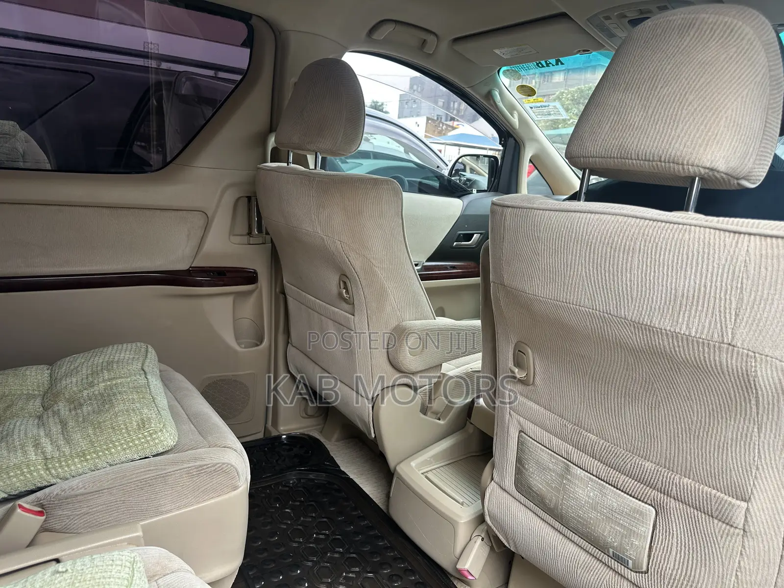 Toyota Alphard 2.4 Petrol FWD 2012 Silver