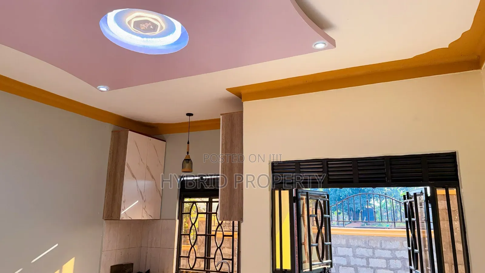 5bdrm Apartment in Serinya~Wakiso Along for sale