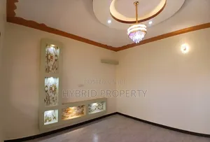 7bdrm Apartment in Wakiso Town Along for sale