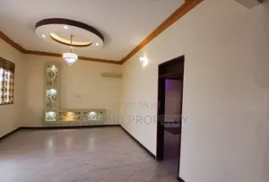7bdrm Apartment in Wakiso Town Along for sale