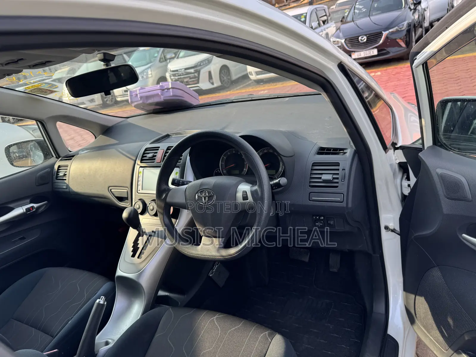 Toyota Auris 2011 White