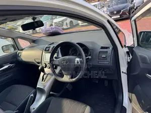 Toyota Auris 2011 White