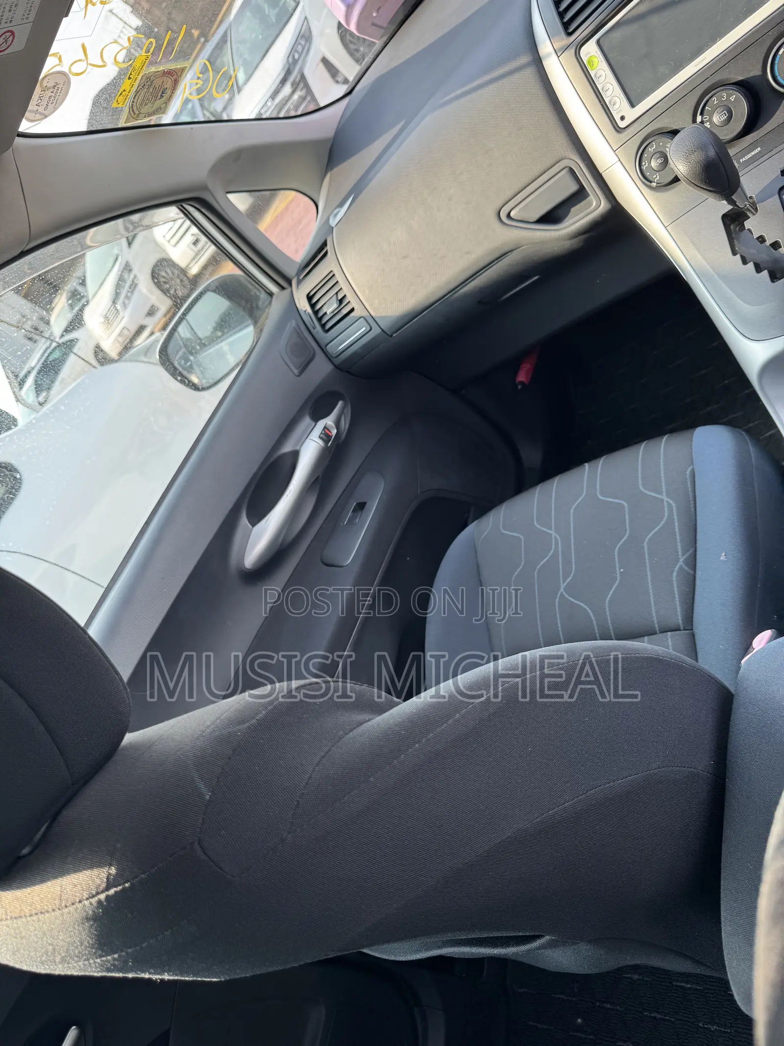 Toyota Auris 2011 White