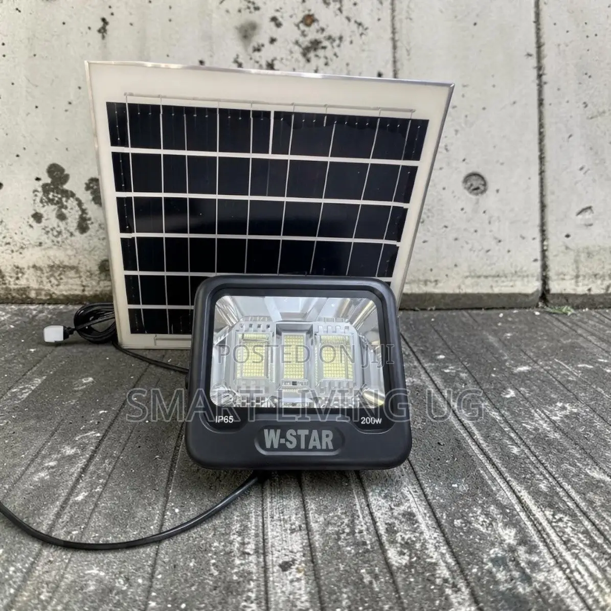 Heavy-Duty 200W Solar Flood Light – Has Panel & Remote