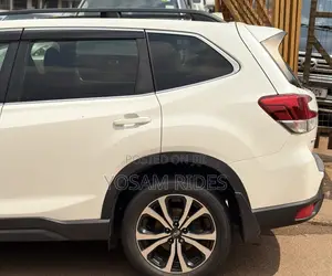 Subaru Forester Premium AWD 2019 White