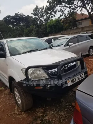 Toyota Hilux 2010 White