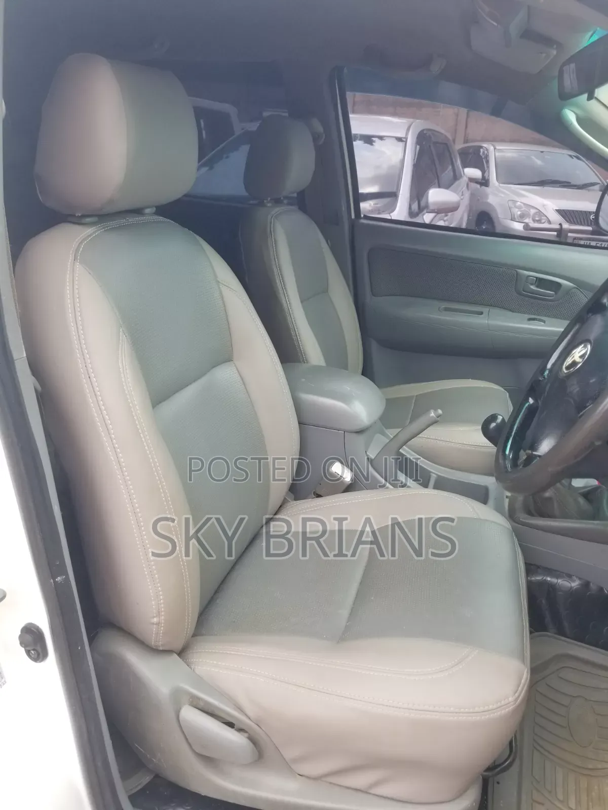 Toyota Hilux 2010 White