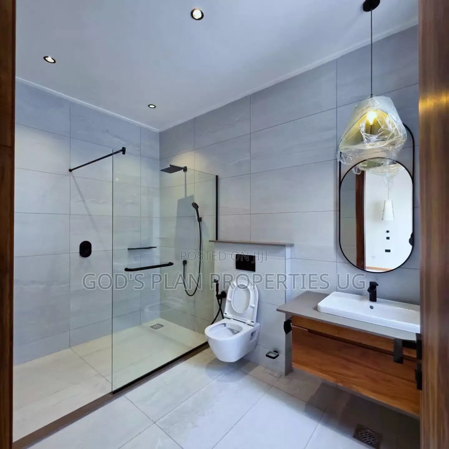 3bdrm Apartment in Mbuya Estate, Central Division for rent