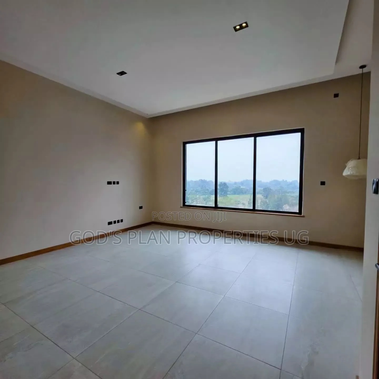 3bdrm Apartment in Mbuya Estate, Central Division for rent
