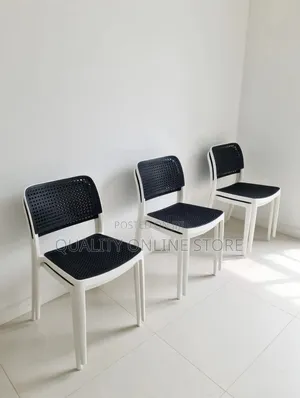 White and Black Plastic Chairs for Dinning Bars and Restaurants