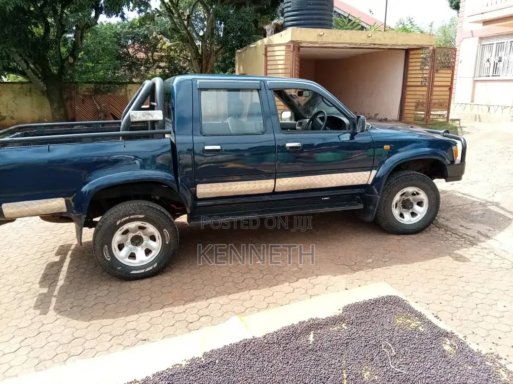 Toyota Hilux 1994 Blue