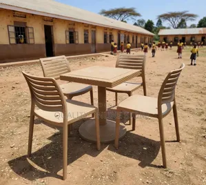 Bow Foot Plastic Table and Chairs Plastic Table and Chairs