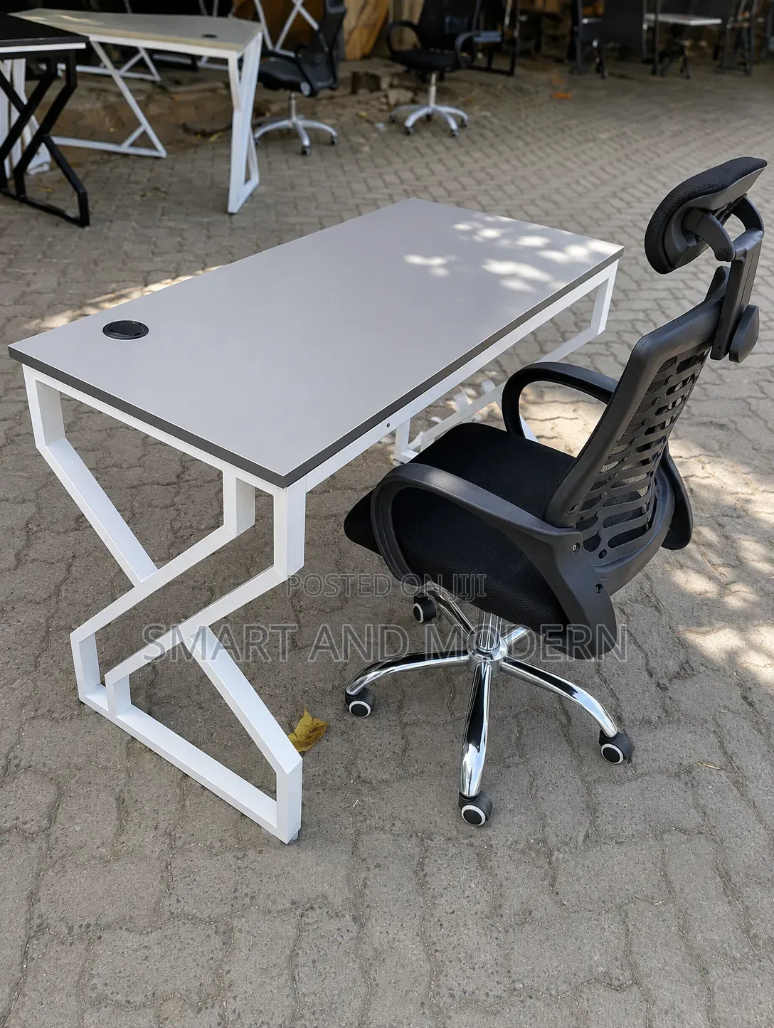 Office Desk/ Workstation/ Reading Office/ Television Good 546/