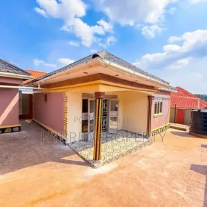 3bdrm House in Nansana Along Hoima for sale