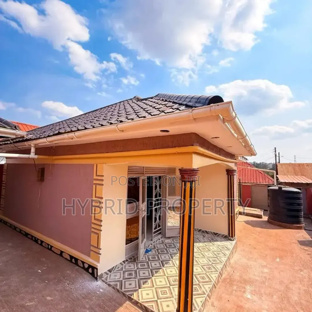 3bdrm House in Nansana Along Hoima for sale