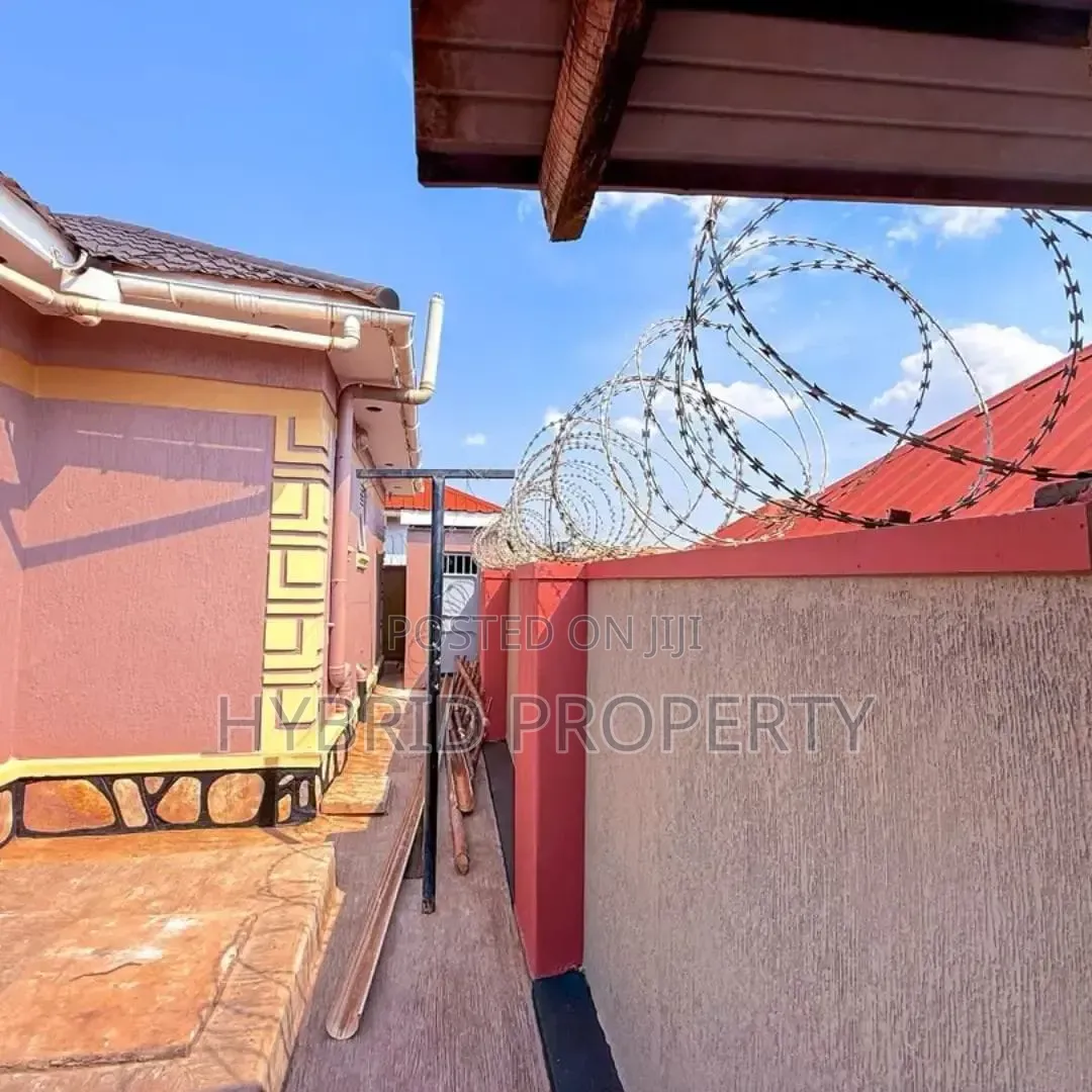 3bdrm House in Nansana Along Hoima for sale