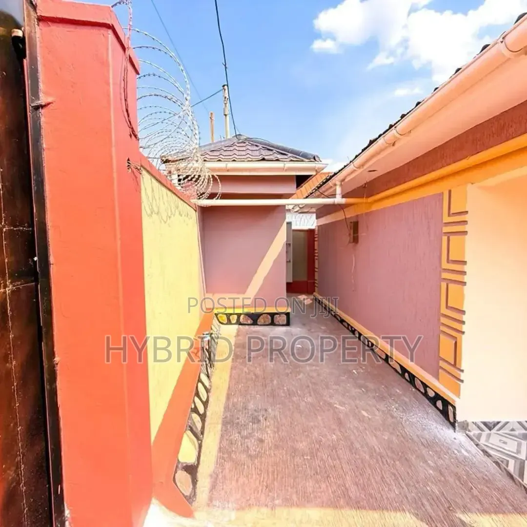 3bdrm House in Nansana Along Hoima for sale