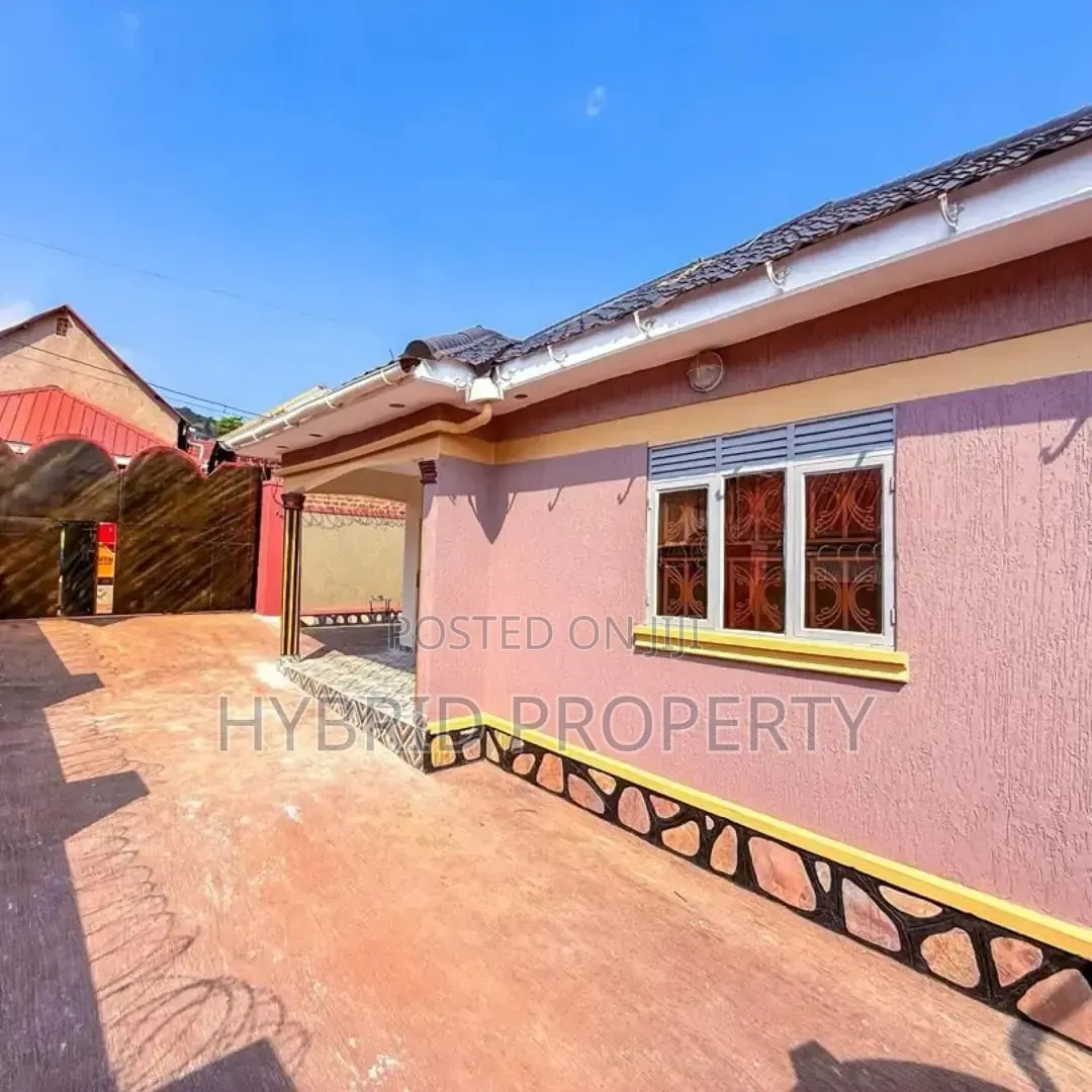 3bdrm House in Nansana Along Hoima for sale