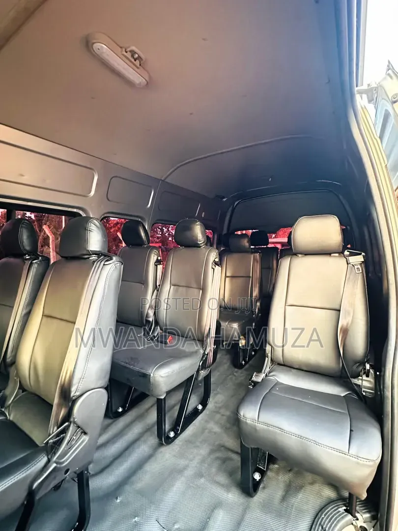 Toyota HiAce 2012 Silver