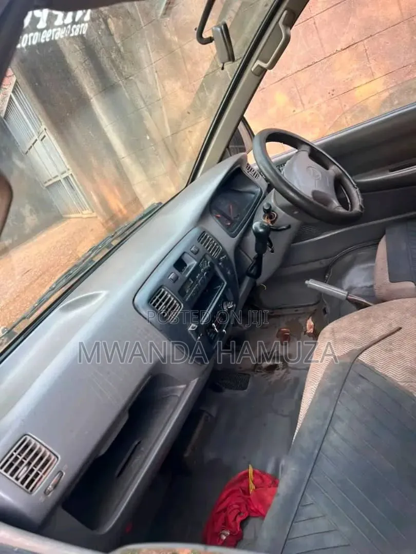 Toyota HiAce 2012 Silver