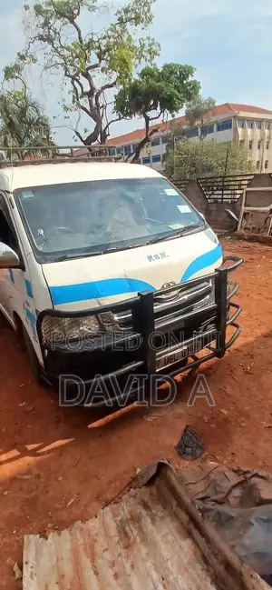 Toyota HiAce 2010 White