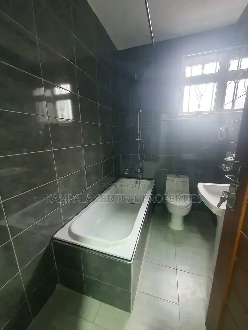 3bdrm Maisonette in Lugogo, Central Division for rent