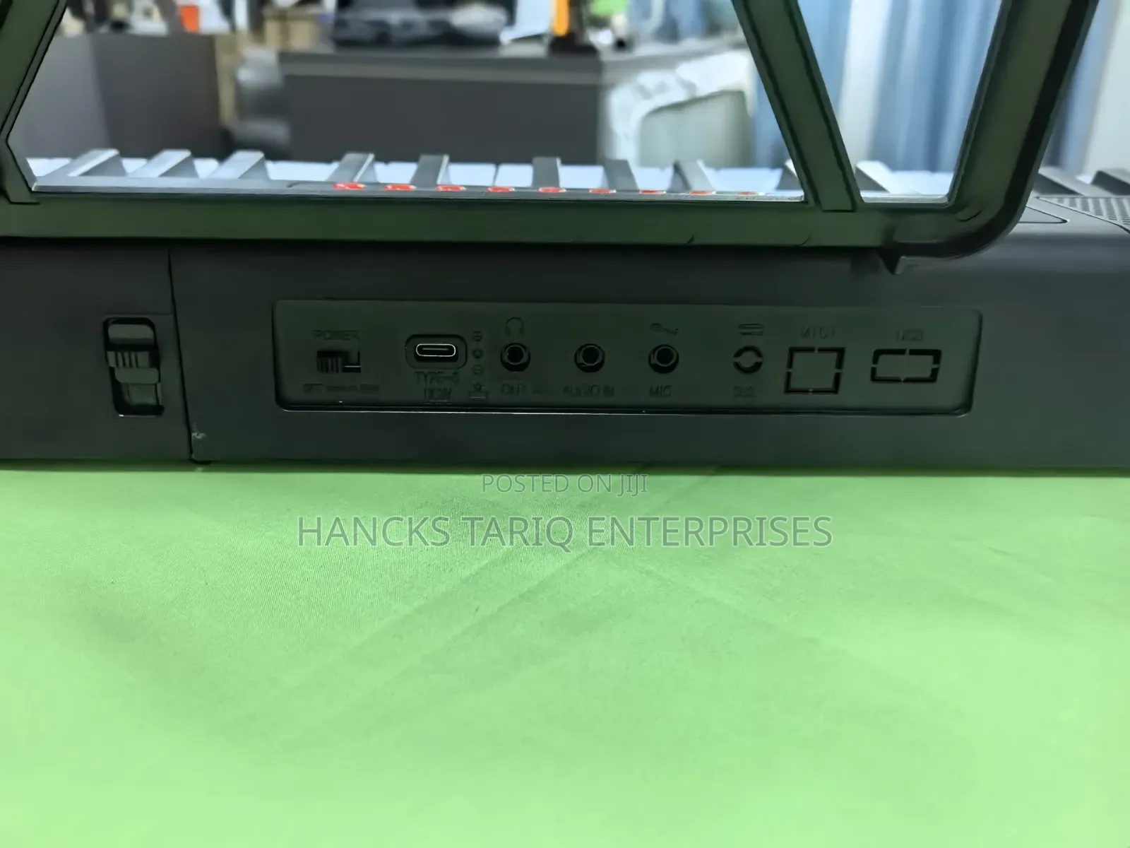 Portable Electronic Digital Piano Keyboard With Built-in Speakers