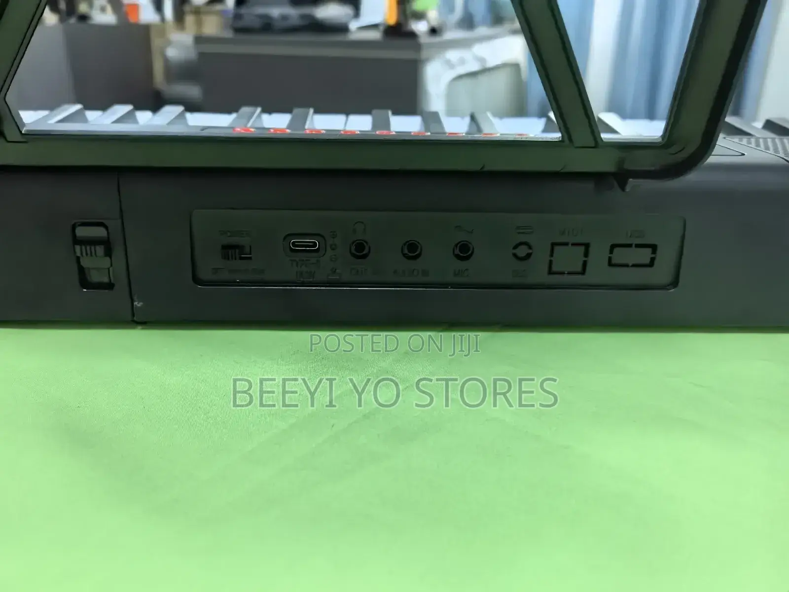 Portable Electronic Digital Piano Keyboard With Built-in Speakers