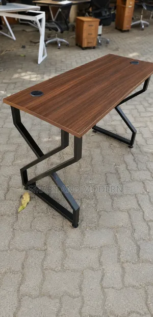 Office Desk Workstation /Reading Ft4 and 75cm /Office Desk Television/
