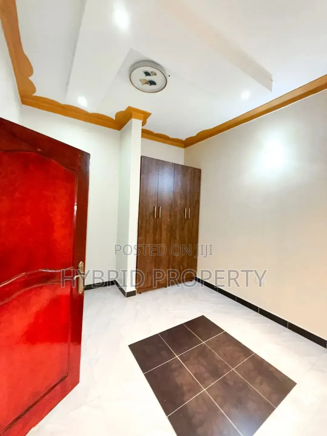 7bdrm Apartment in Wakiso Town Along for sale