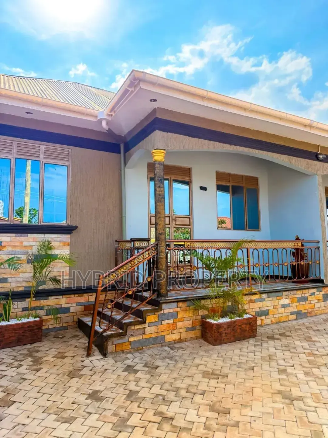 7bdrm Apartment in Wakiso Town Along for sale